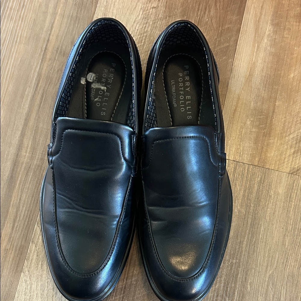 Perry Ellis Men's Black Leather Slip-On Loafers